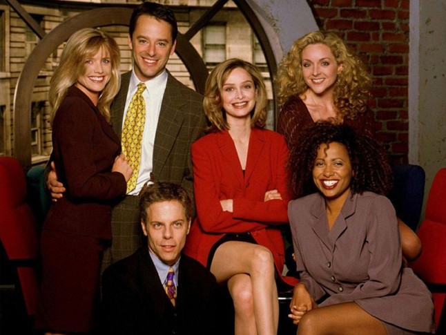 Ally McBeal (1997-2002) Carrie Bradshaw előtt volt Ally McBeal. Kétségtelenül, a fiatal ügyvéd sokkal inkább neurotikus, mint kedvenc írónk volt, de története ugyanolyan vicces, olykor szánalmas, máskor imádnivaló, mint Carrie-jé. A fiatal és felettébb bolond Ally élete szerelmét követve kezdett jogot tanulni, de szerencséjére a Cage & Fish ügyvédi iroda egyáltalán nem a tehetségre alapozva veszi fel a partnereket. Zenés, bolondos, vicces és sokszor szívszomorító sorozat remek karakterekkel, magával ragadó drámai szállal. Bármikor újranézhető.