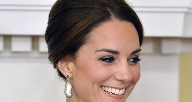 Hú, de gyönyörű ebben a vörös ruhában Kate Middleton!