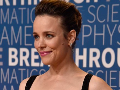 Rachel McAdams újra a vörös szőnyegen egy ultradögös ruhában