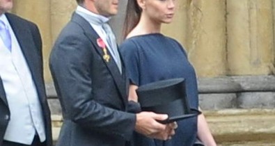 Victoria Beckham saját kreációban a királyi esküvőn