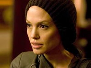 Bánatában éhezik Angelina