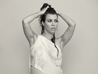 Kourtney Kardashian terhes pocakkal meztelenül pózolt