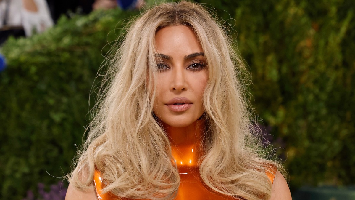 Nem tudnak betelni egymással: sokatmondó fotókat osztott meg Kim Kardashianról Lewis Hamilton