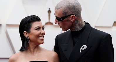 Minden titkot kifecsegett Kourtney Kardashian szüléséről Travis Barker