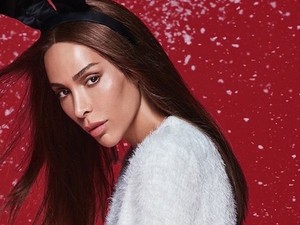 Íme az első transznemű playmate!