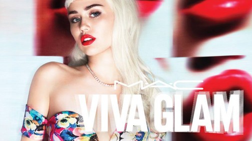 Wow, de dögös! Miley Cyrus hosszú hajjal az új MAC kampányban