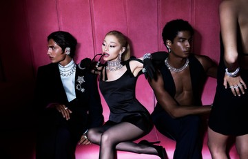 Ariana Grande a Swarovski 2024-es ünnepi kampányában