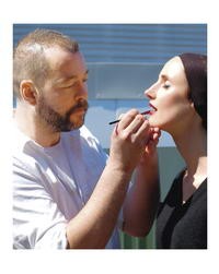 Dick Page Christinát sminkeli