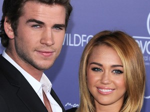 Atyaég! Miley Cyrus és Liam Hemsworth titokban ÖSSZEHÁZASODTAK!