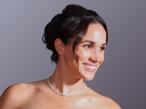 Meghan Markle-t újra koppintással vádolják a rajongók: ezért gúnyolódnak most Harry herceg feleségén