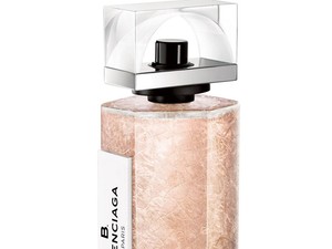 A Balenciaga új parfümje egy párizsi sétával ér fel