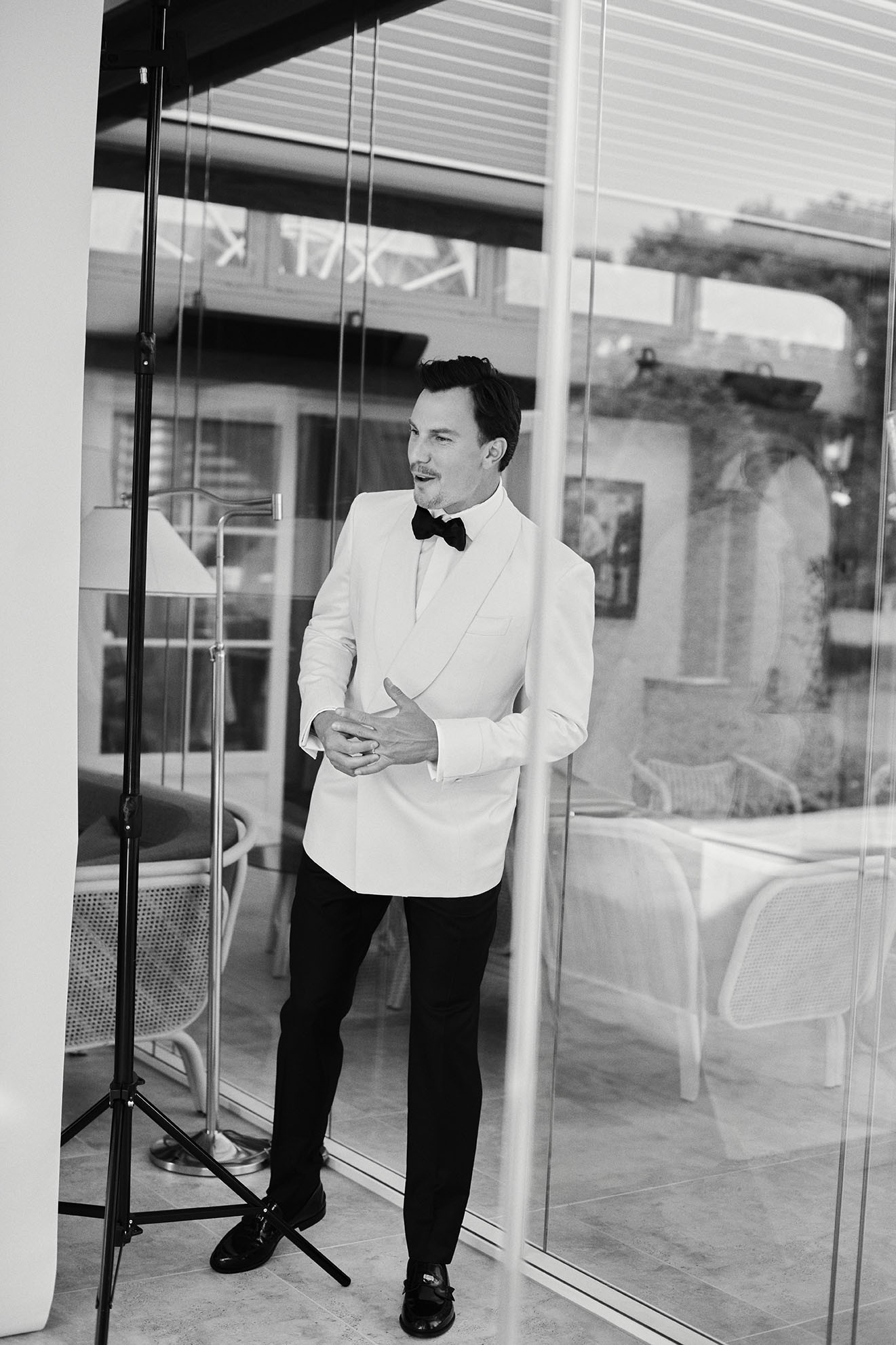 Fucsovics Márton a feleségének köszönheti, hogy egy új oldalát ismerte meg a világnak – Szmoking, ing és nadrág GALAMB SZABÓSÁG, Nyakkendő TOM FORD