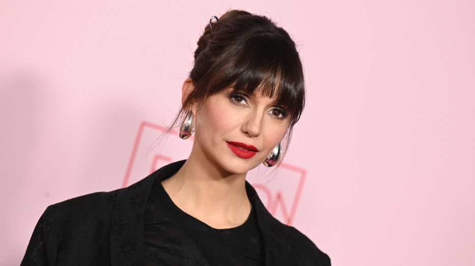 Nina Dobrev súlyos balesetet szenvedett, ami miatt műteni kellett