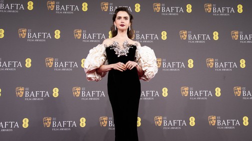 Lily Collins rövidre vágatta a haját, és hirtelen alig ismertünk rá