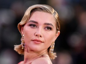 Florence Pugh felszabadította a testét, méghozzá taplig Valentinóban
