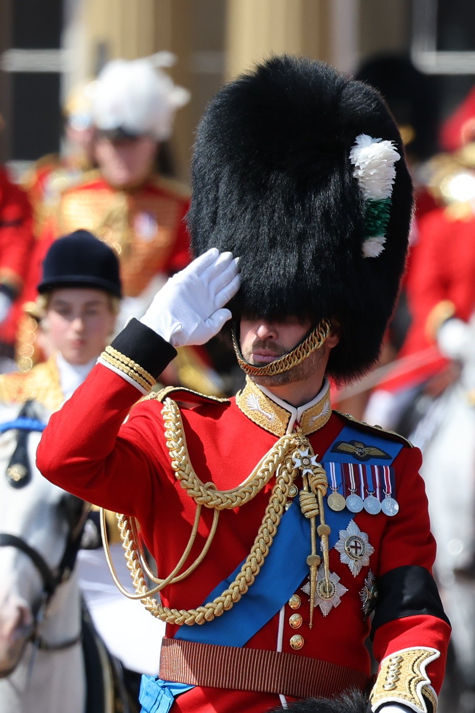 Vilmos herceg, mint a királyi gárda ezredese - csodálkozunk, hogy Katalin hercegné ismét odáig volt férjéért?