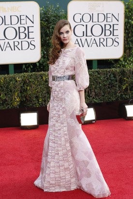 2013 januárjában, a Golden Globe-gálán egy rózsaszín ruhaköltemény mellett tette le a voksát, amibe első látásra beleszerettünk.  