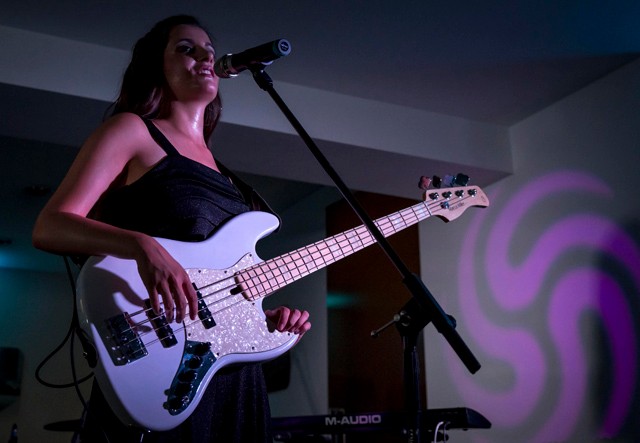 LEMEZPREMIER! Muck Éva: Bassology