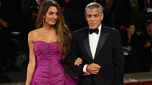 Amal Clooney királynőként tündökölt a vörös szőnyegen, csak úgy ragyogott George Clooney oldalán