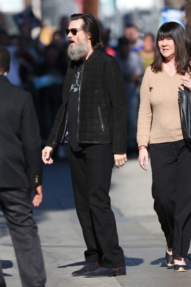 Jim Carrey embert faragott magából és megjelent a Velencei Filmfesztiválon!