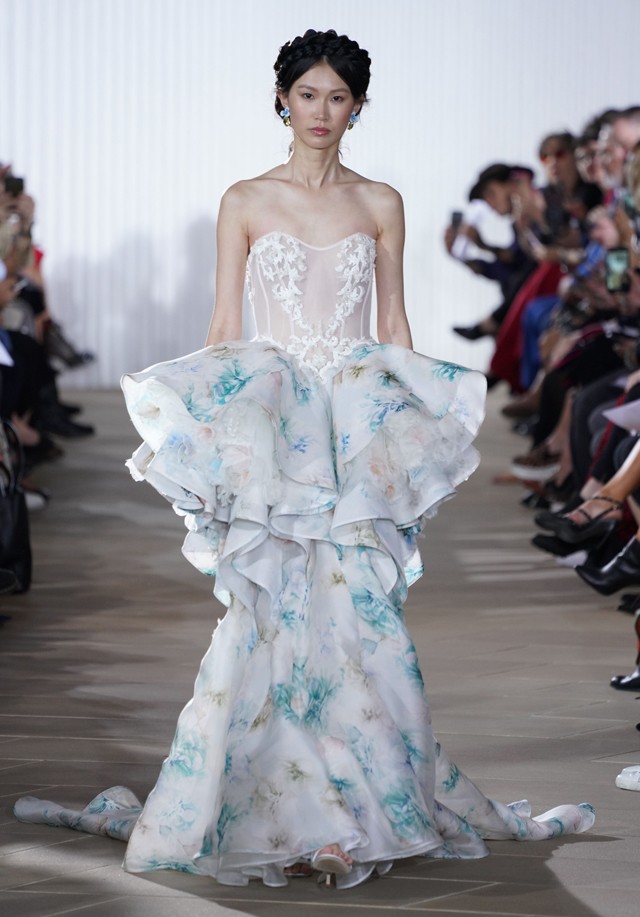 Nem tudod eldönteni, hogy fehér, vagy színes ruhát válassz? Ezt a különleges megoldást neked találták ki. Ines Di Santo