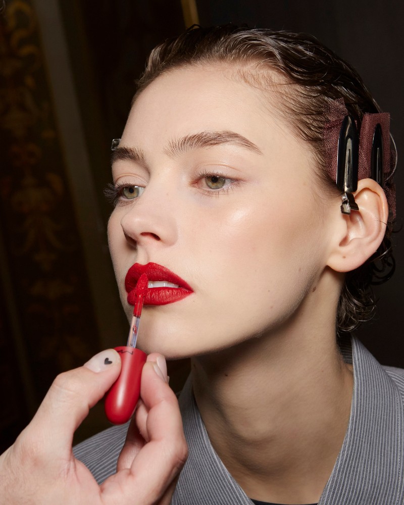 Tartsd sminked könnyedén és természetesen, hogy minden tekintet élénk ajkaidra szegeződjön!