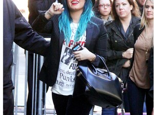 Gót, punk vagy sikkes? Demi Lovato nem tud dönteni