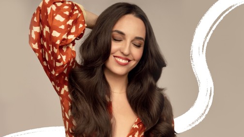 Hódít a 70-es évek dús frizurája: Radván Simon fodrásszal és a Dyson mérnökével beszélgettünk