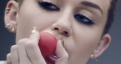 Sokkoló kép! Vérzés, kiütések - ezt okozza a menő ajakbalzsam