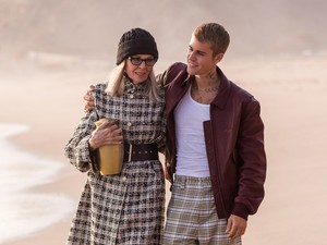 Justin Bieber történelmet írt: Legújabb klipjében Diane Keaton szerepel