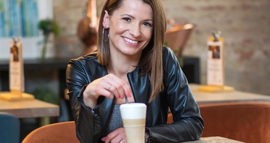 Ezen a héten a mindig mosolygós lakberendező, Vátyi Erika gardróbjába lesünk be