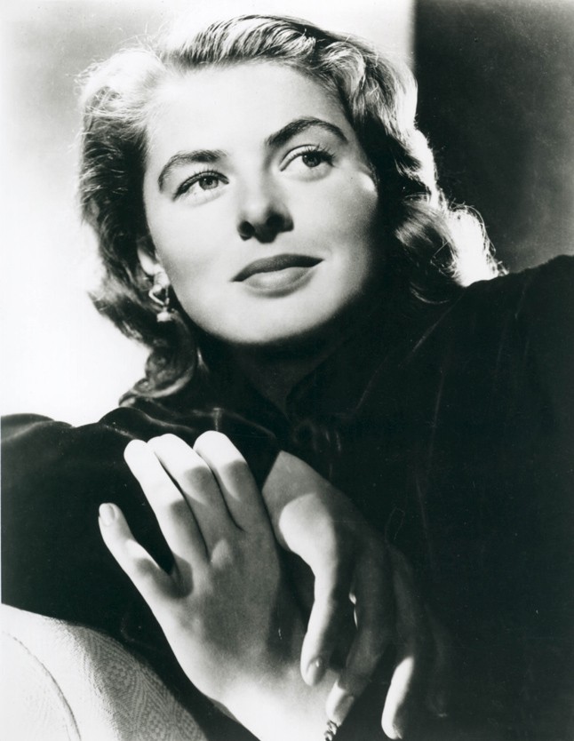 Ingrid Bergman a természetesség híve volt, ezért meglepő módon csak akkor viselt sminket, ha felkérték egy szerepre. Azért a furcsa trükkök őt sem kerülték el, hiszen pár centit kiborotvált a hajvonalából, hogy homloka nagyobbnak tűnjön. A kor szépségideálja volt a magas homlok, így nem ő volt az egyetlen, aki behódolt ennek a furcsa hóbortnak.