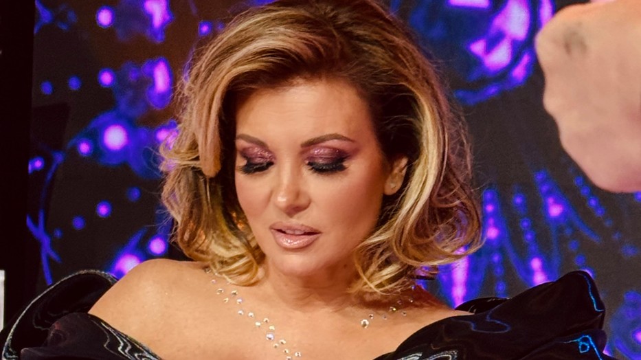 Olyan titokzatos és elegáns megoldást, mint amilyen Liptai Claudia ruhája volt A Nagy Duett show-ban, ritkán látni.