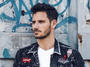 Pusztai Olivér lázadó szettje a pénteki kocsmatúrához