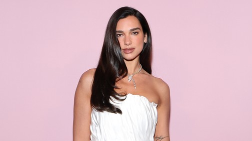 Mintha egy filmből lépett volna ki, Dua Lipa talpig Chanelben tündökölt második, szicíliai esküvőjén