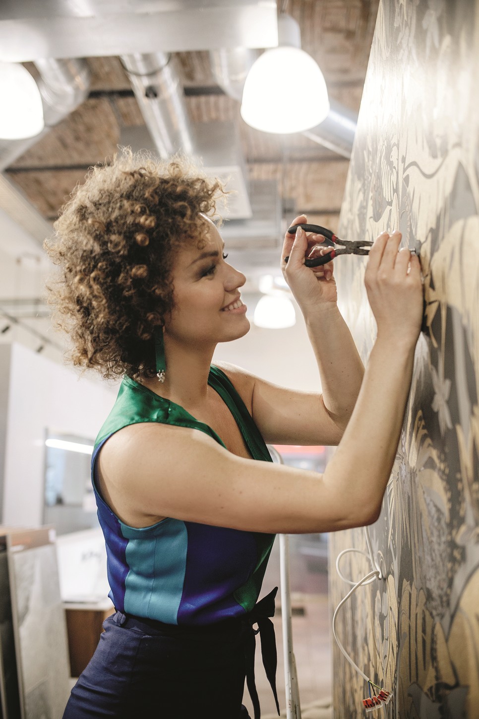 Harcos Andrea elvégezte a villanyszerelő iskolát is, hogy maximális szakértelemmel vezethesse a vállalkozását