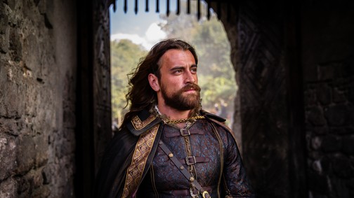 Hunyadi sorozatkritika: Ha a Trónok harcában elfogadjuk a brutalitást és a meztelenséget, akkor a saját történelmünkben miért botránkozunk meg rajta?