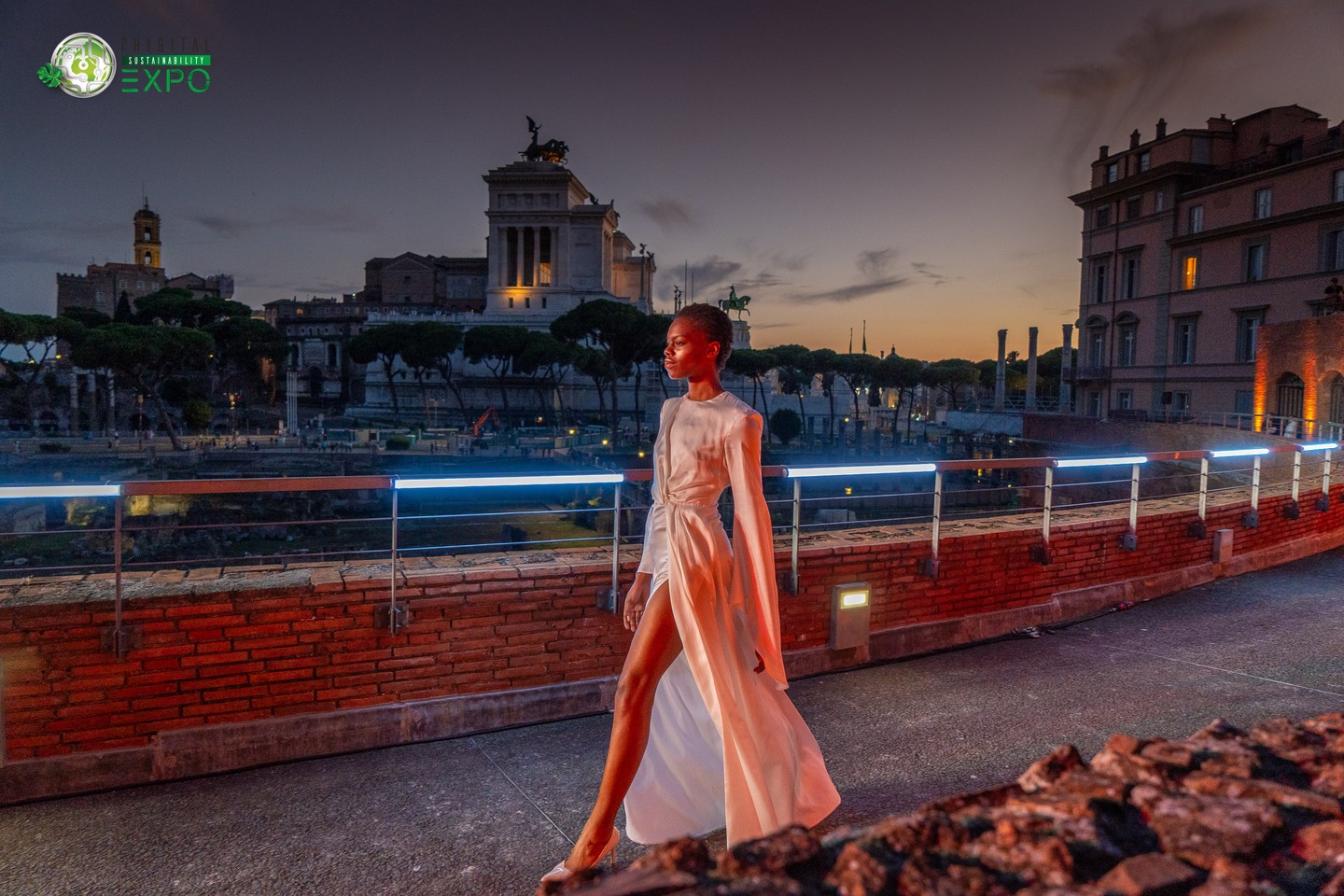 Az Expóra a világ minden részéről érkeztek designerek, újságírók, divatszekemberek