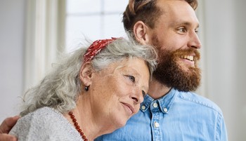 A lakáshelyzet miatt többgenerációs együttélés újra virágkorát éli: de vajon egészséges ez?