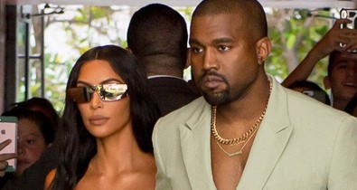 Kanye West PAPUCSBAN ment az esküvőre