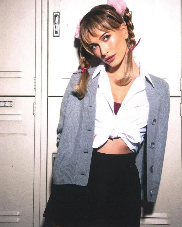 Hailey Bieber 2021-ben újraalkotta Britney Spears legikonikusabb szettjét