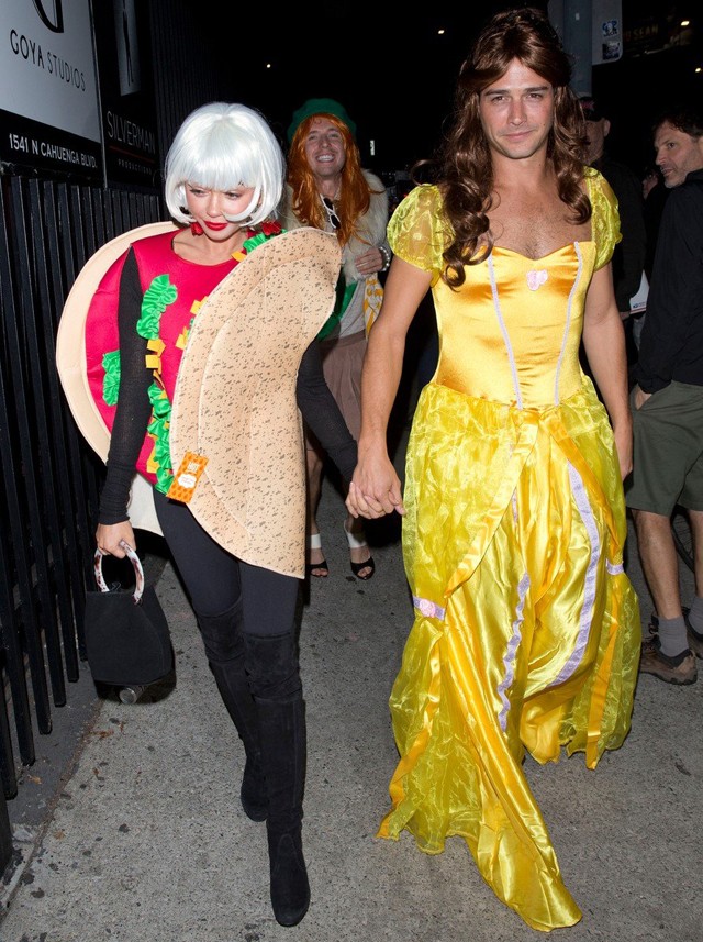 Sarah Hyland megelégelte a szexi halloween jelmezeket és a totál ellenkezőjének öltözött