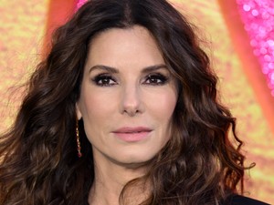 Sandra Bullock hajkoronájával beragyogta a vörös szőnyeget