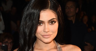 A várandós Kylie Jenner megérkezett a New York-i divathétre, de még hogy!