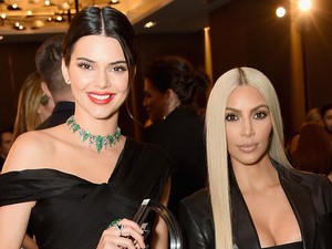 Nézni se bírjuk! 2017-ben is Kim Kardashian vette fel a legsokkolóbb ruhát