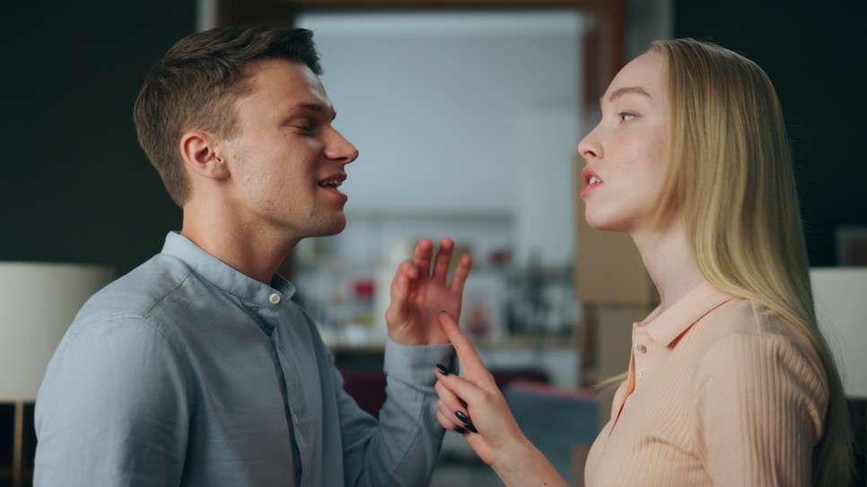 Tudnunk kell, hogyan fogalmazzunk meg szeretetteli kritikát, és hogyan legyünk nyitottak mások konstruktív visszajelzéseire