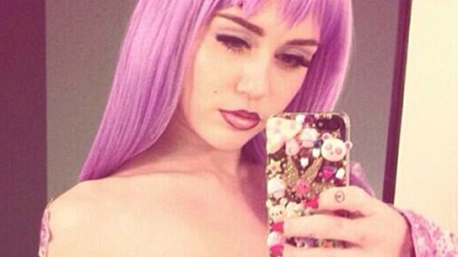 Miley Cyrus cicivillantós rappernek öltözött, mindenki más Miley Cyrusnak