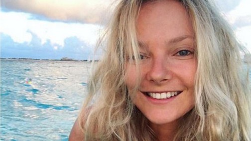 Mihalik Enikő topless fotót posztolt a tengerpartról