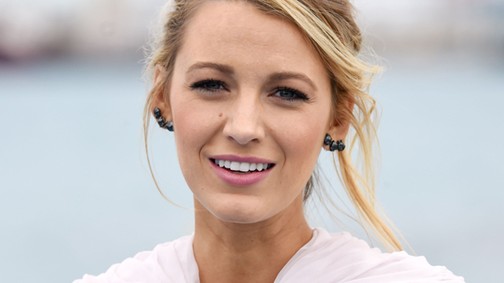 A várandós Blake Lively kész mesebeli hercegnő Cannes-ban
