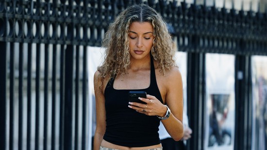 Ki vagyok, ha nem posztolok róla?- így veszi el az identitást a közösségi média